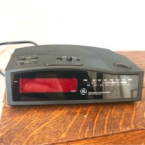 GE Black AM/FM Digital Clock Radio